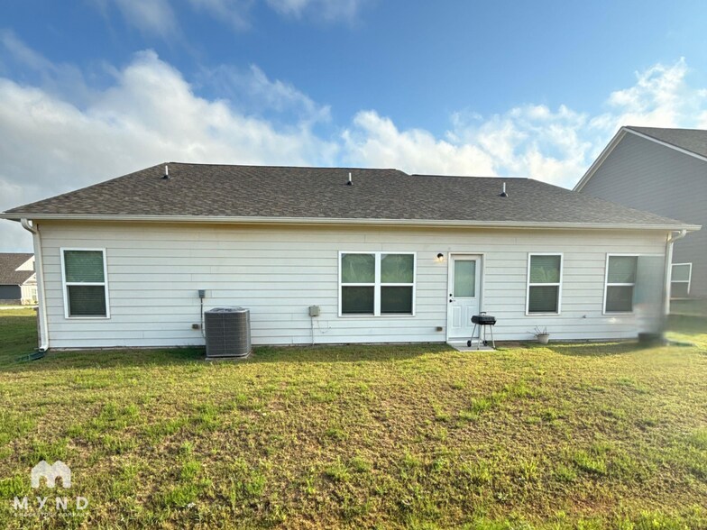 Building Photo - 995 Minden Terrace