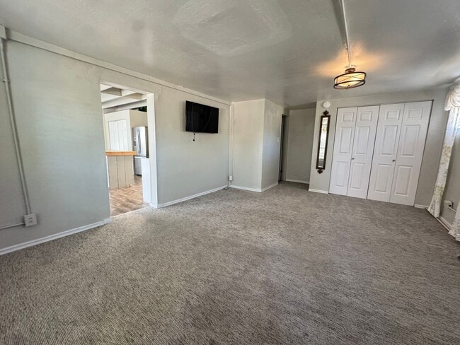 Building Photo - Los Ranchos Casita with Utilities Included!