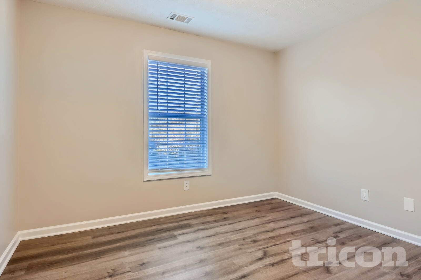 Building Photo - 90 Pebble Ln