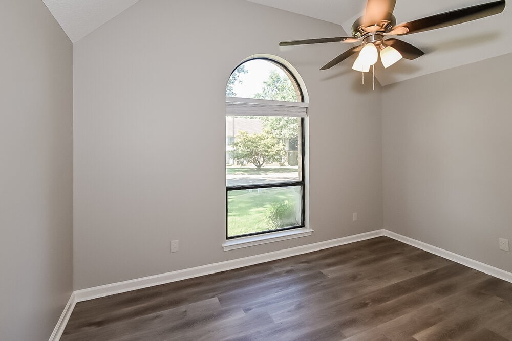 Building Photo - 822 White Pine Dr