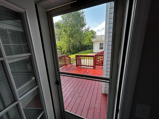 Building Photo - Nice ranch 3/2 with garage. Just renovated