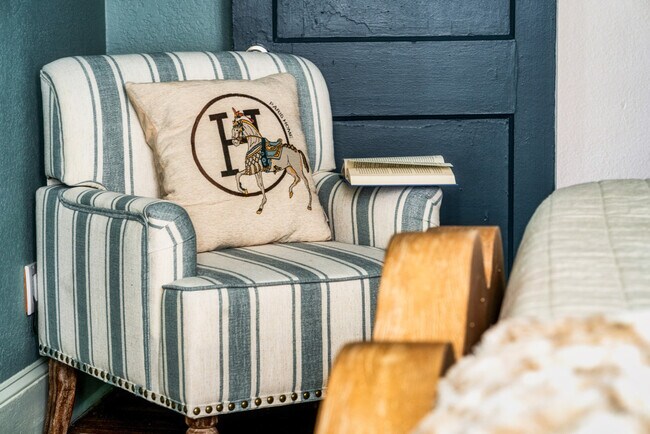 Building Photo - 713 Grandin Rd