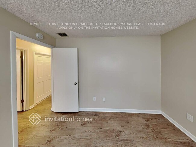 Building Photo - 1463 Oak Pl