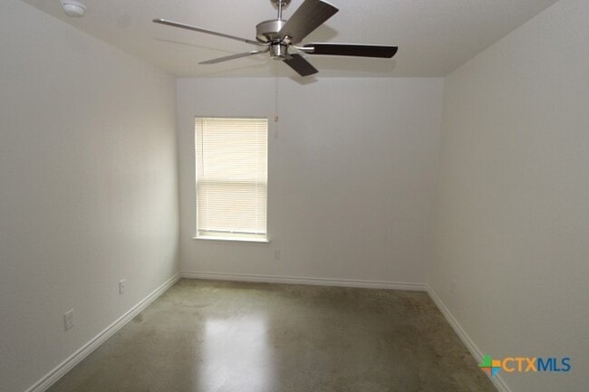 Building Photo - 514 Lost Trl