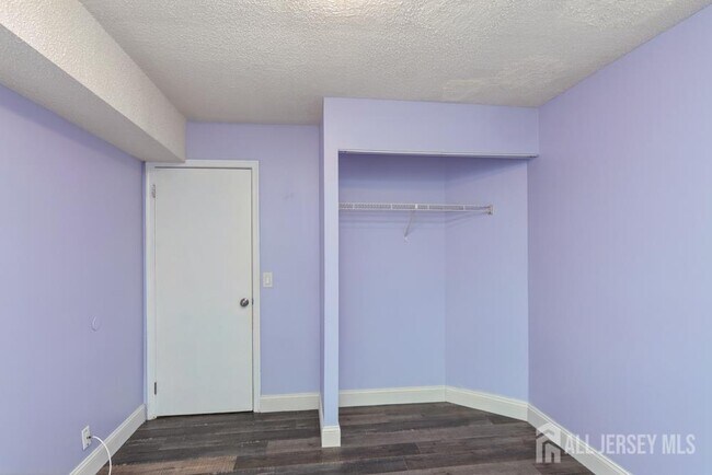 Building Photo - 208 Sunshine Ct