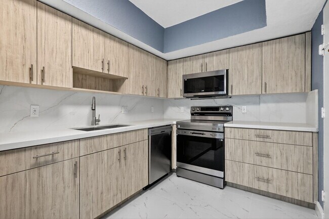 Building Photo - 3801 S Ocean Dr