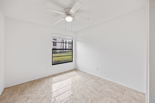 Building Photo - 3615 Boca Ciega Dr