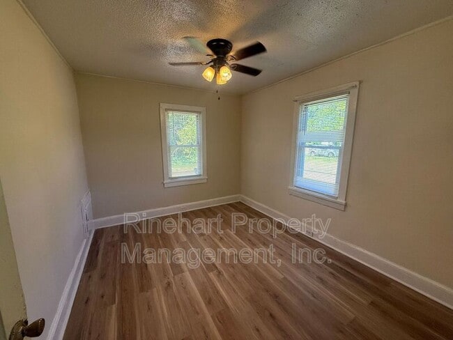 Building Photo - 260 Lucky Ln