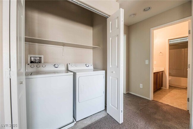 Building Photo - 6303 Solomon Spring Way