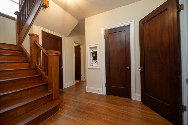 Building Photo - WONDERFUL HISTORIC 5 BED 3 BATH PROPERTY WITH CARRIAGE HOUSE