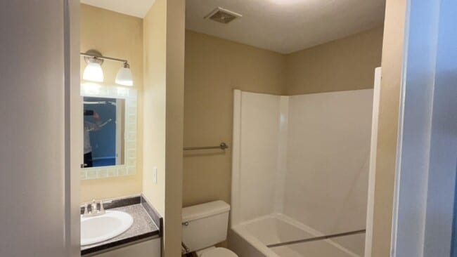 Building Photo - Call today and move in quickly before its ...