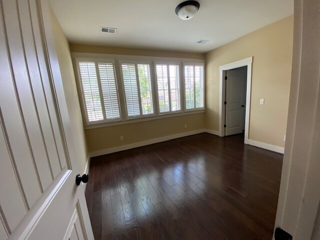 Building Photo - 4640 Amberley Dr