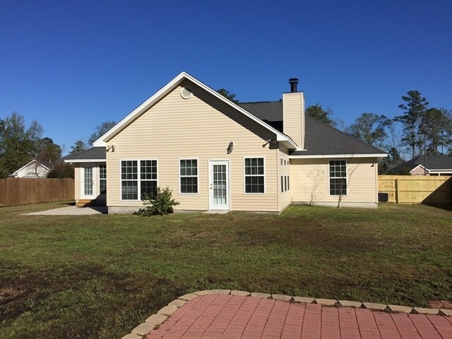 Building Photo - 110 Nelson Dr