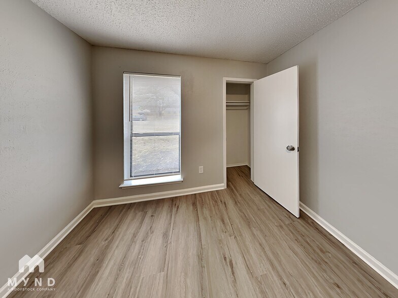 Building Photo - 1203 Thannisch Ct