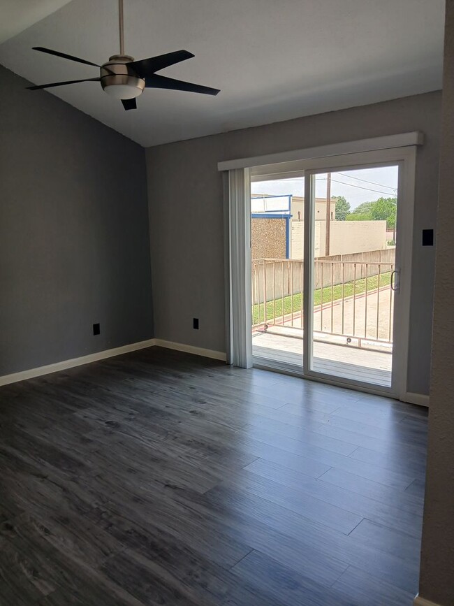 Building Photo - (50% OFF 1st MONTHS RENT) 2nd Floor Condo 1 Bedroom and 1 Bath