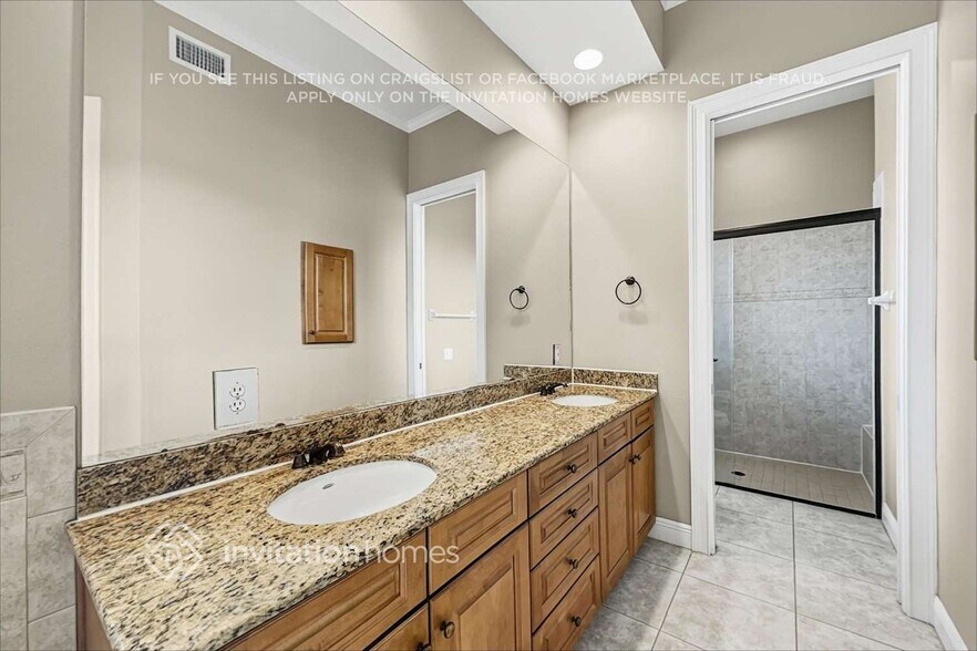 Building Photo - 6260 Parmeron Ln