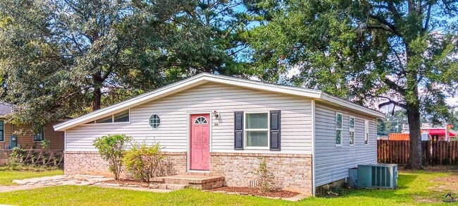 Primary Photo - 106 Kingsbury Cir