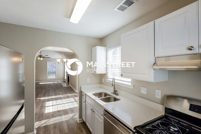 Building Photo - 3 Bedroom Pet-Friendly Home in PELHAM, AL with Main Street Renewal