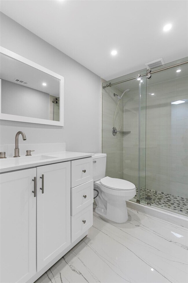 Building Photo - 5925 SW 36th Ct