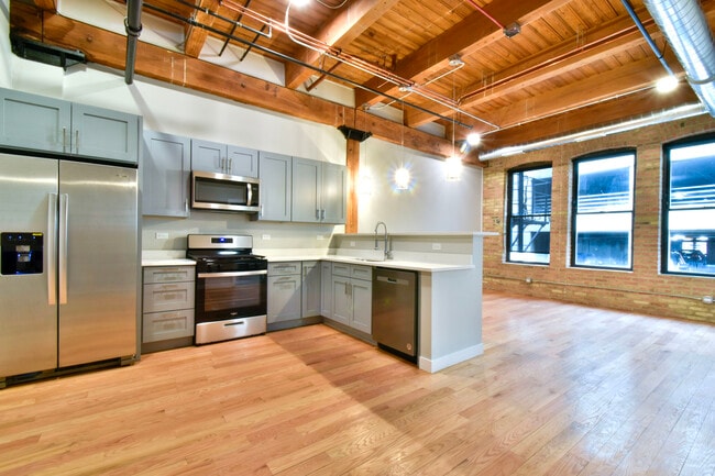 Building Photo - 11 E Illinois St