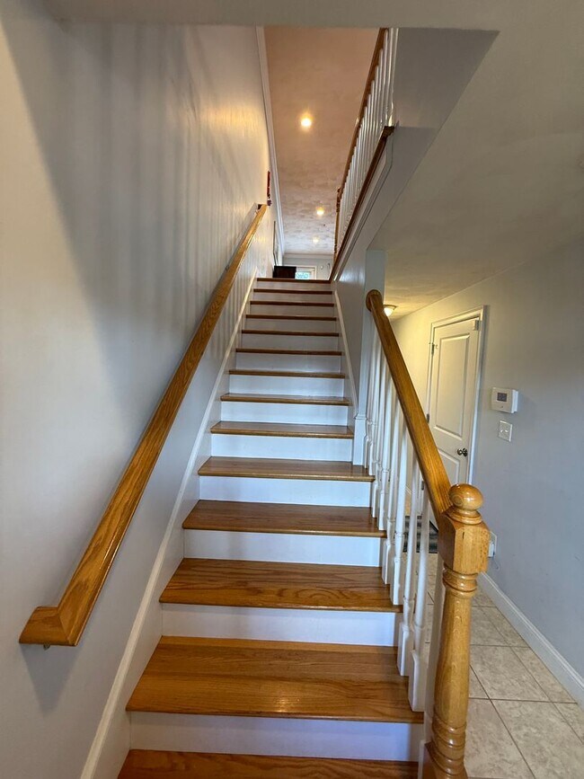 Building Photo - Beautiful Condo in Lynn– $3,300/mo