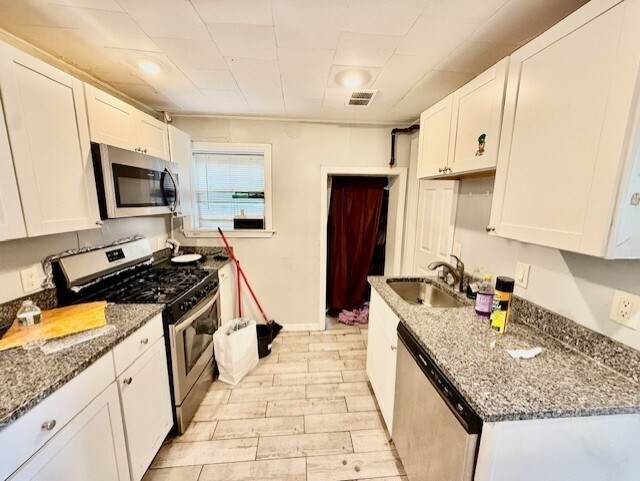 Building Photo - 136 Bow St