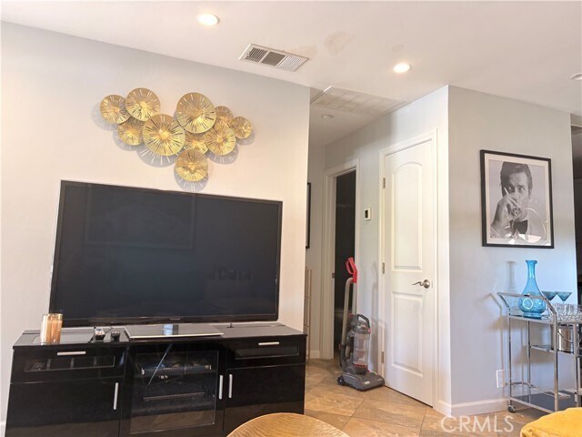 Building Photo - 510 N Villa Ct