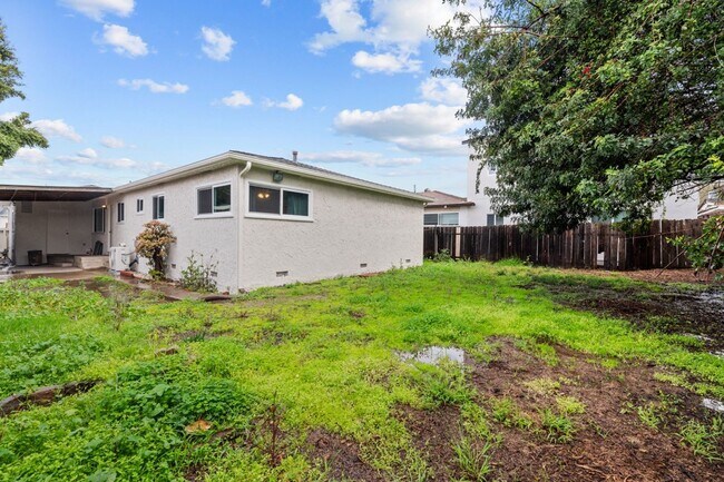 Building Photo - Attached garage!