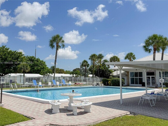 Building Photo - 161 NW 27th Ct