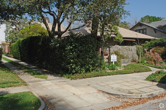 Primary Photo - 315 Pleasant St
