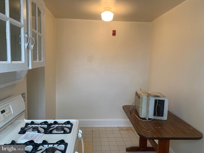Primary Photo - 1644 Haworth St