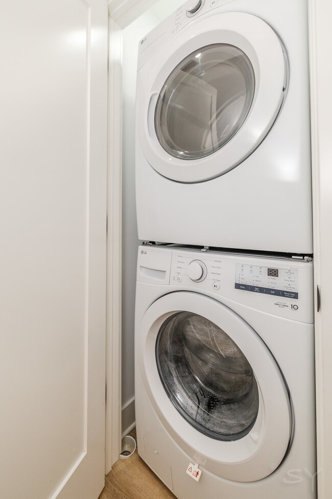 Building Photo - 3216 W Polk St