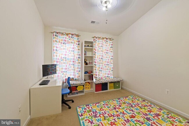 Building Photo - 43241 Mitcham Square