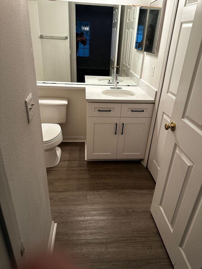 Building Photo - Beautiful and very large 2 bedrooms and 2 ...