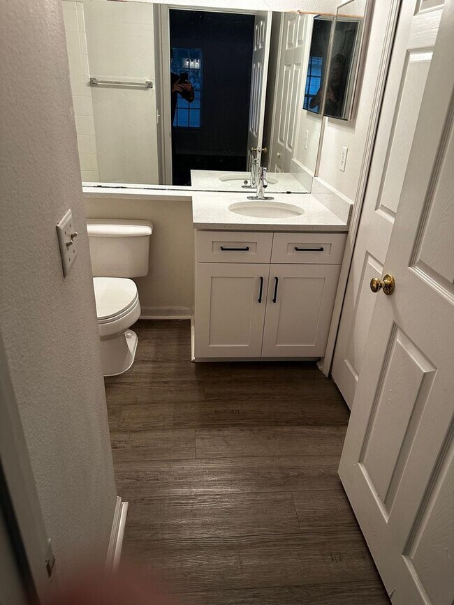 Building Photo - Beautiful and very large 2 bedrooms and 2 full baths Condo