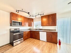 Building Photo - 4 Bedroom 3 1/2 Bath Condo in Hawks Ridge