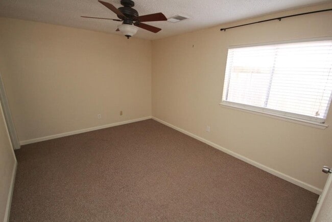 Building Photo - 21402 Park Bishop Dr