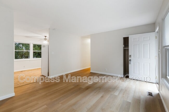 Building Photo - 2347 Sylvania Ave SE