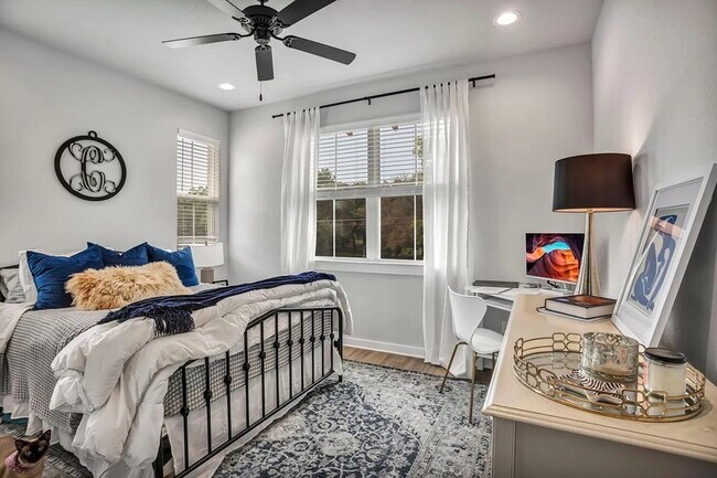 Building Photo - 2318 S 4th St