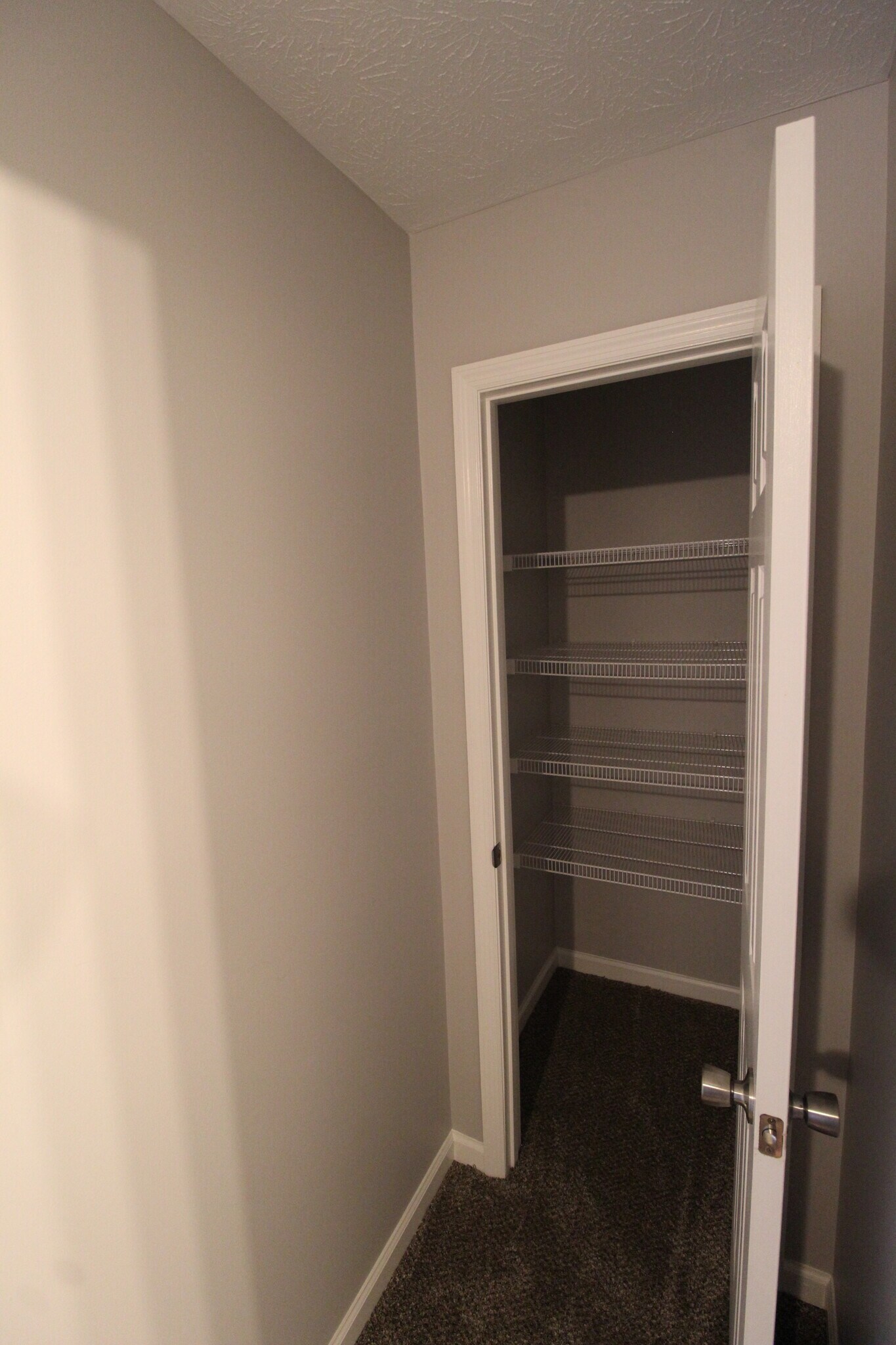 Building Photo - 561 Hampton Way