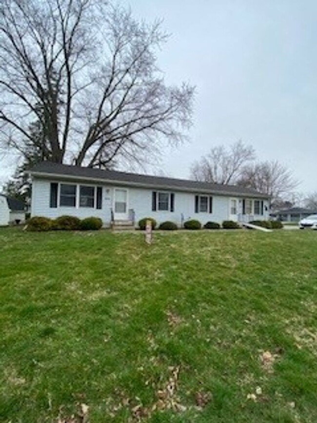 Building Photo - 208 S. Spring St.