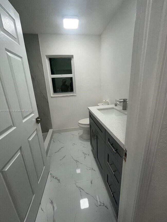 Building Photo - 2138 Amstead St