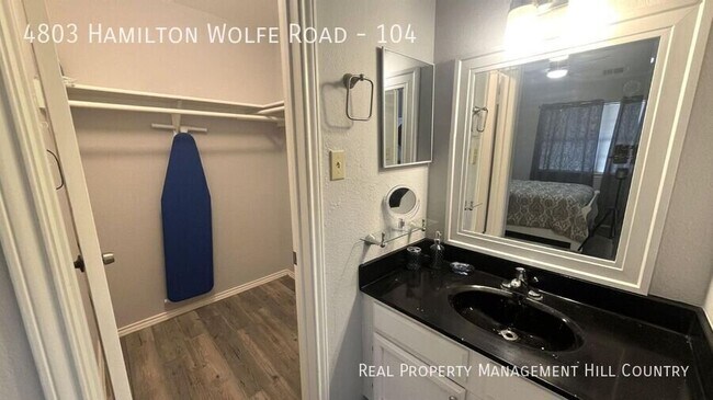 Building Photo - 4803 Hamilton Wolfe