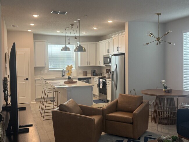 Building Photo - Modern 2-Bedroom Townhome with Garage Park...