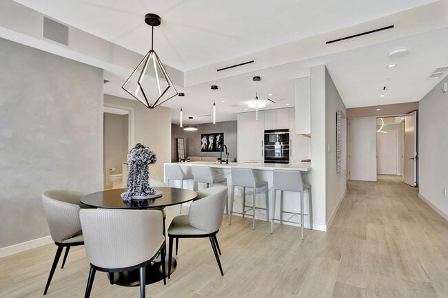 Building Photo - 1116 N Ocean Blvd