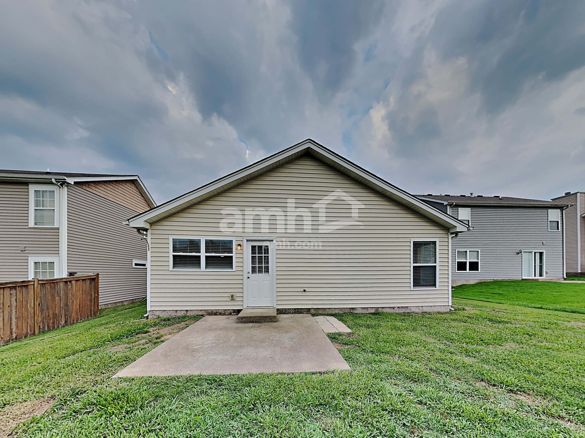 Building Photo - 2104 Erin Ln