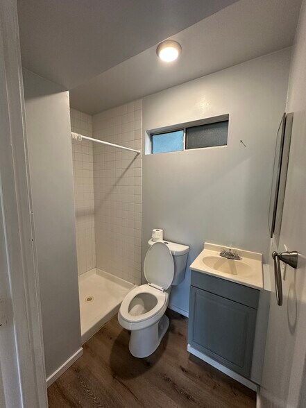 Master bathroom - 3124 San Jose Way