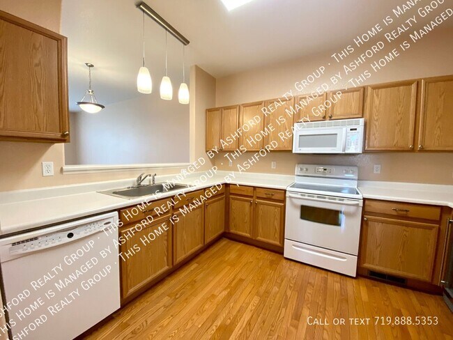 Building Photo - 5810 Ensemble Hts
