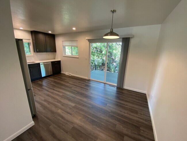 Building Photo - 1475 Chambers Dr