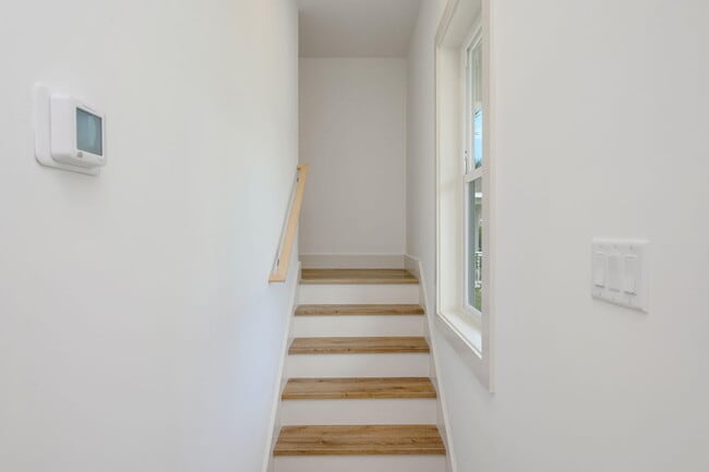 Building Photo - 114 Enchanted Way